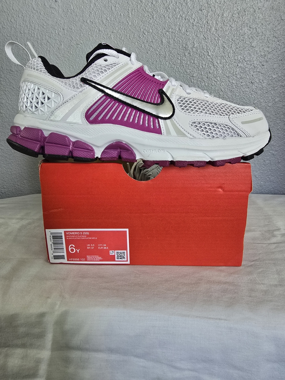 Nike Vomero 5 White and Purple Running Shoes